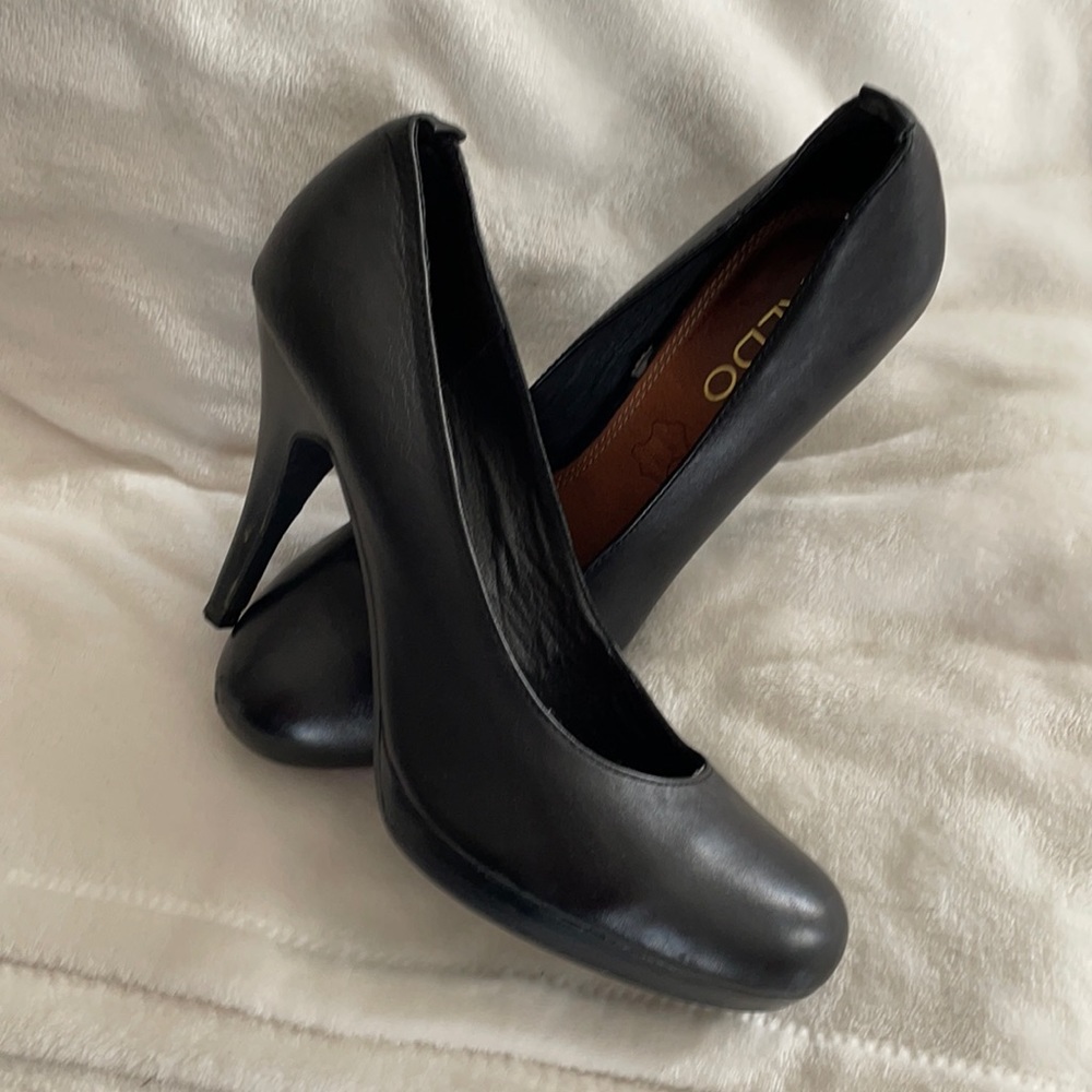 ALDO size 8.5 black heels